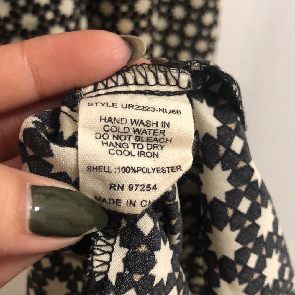 Patterned Romper - Picture 7 of 7